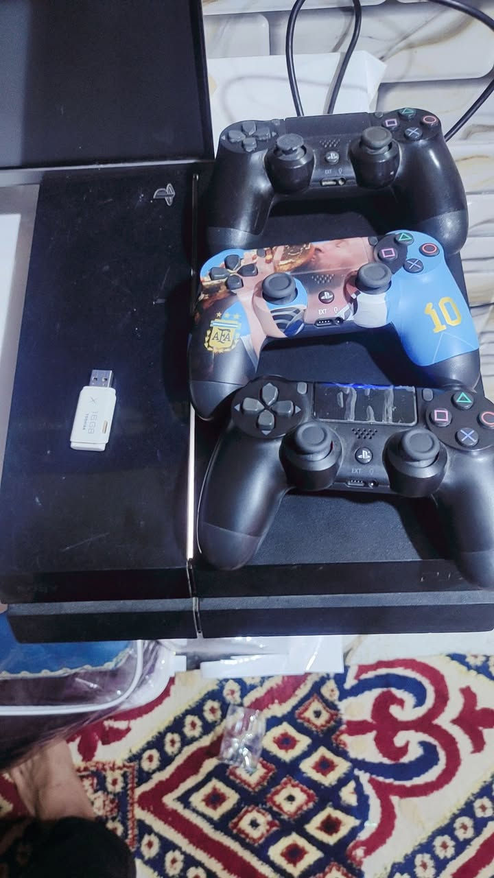 سلام عليكم بلي فور مهكر او معدل مع 3جوستكات. بلي نضافتة 85 بالمية نظام 9احسن نضام. سعر 250 الف قفل.  عنوان بصرة رقمي تواصل ***********
