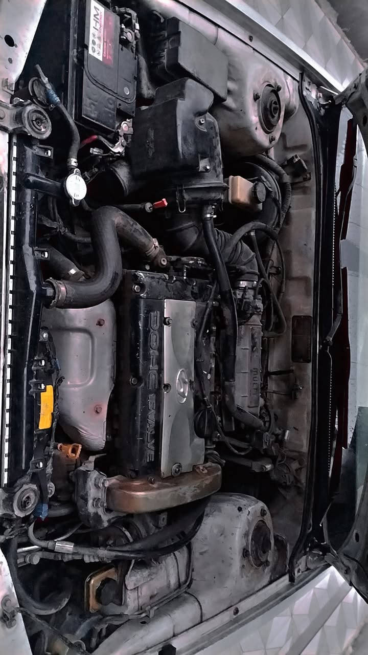 *للبيع سيارة سوناتا 3
• *الموديل:*  1998
 
• *اللون:* أبيض  
• *الوقود:* بنزين  
• *الناقل:* أوتوماتيك  
• *الحالة:*  
– الهيكل نظيف مع بعض الصبغ قطعتين  جاملغ خلف مع باب بدون دواخل
– داخلية نظيفة  
– مكيف شغال  
تدفئه شغاله
– إطارات بحالة جيدة  
بطاريه جديدة
شرط التحويل سياره بأسمي
*السعر المطلوب:* 35 ورقة 
*الموقع:* (المحافظة /صلاح الدين / شرقاط) 
*للتواصل: ***********
