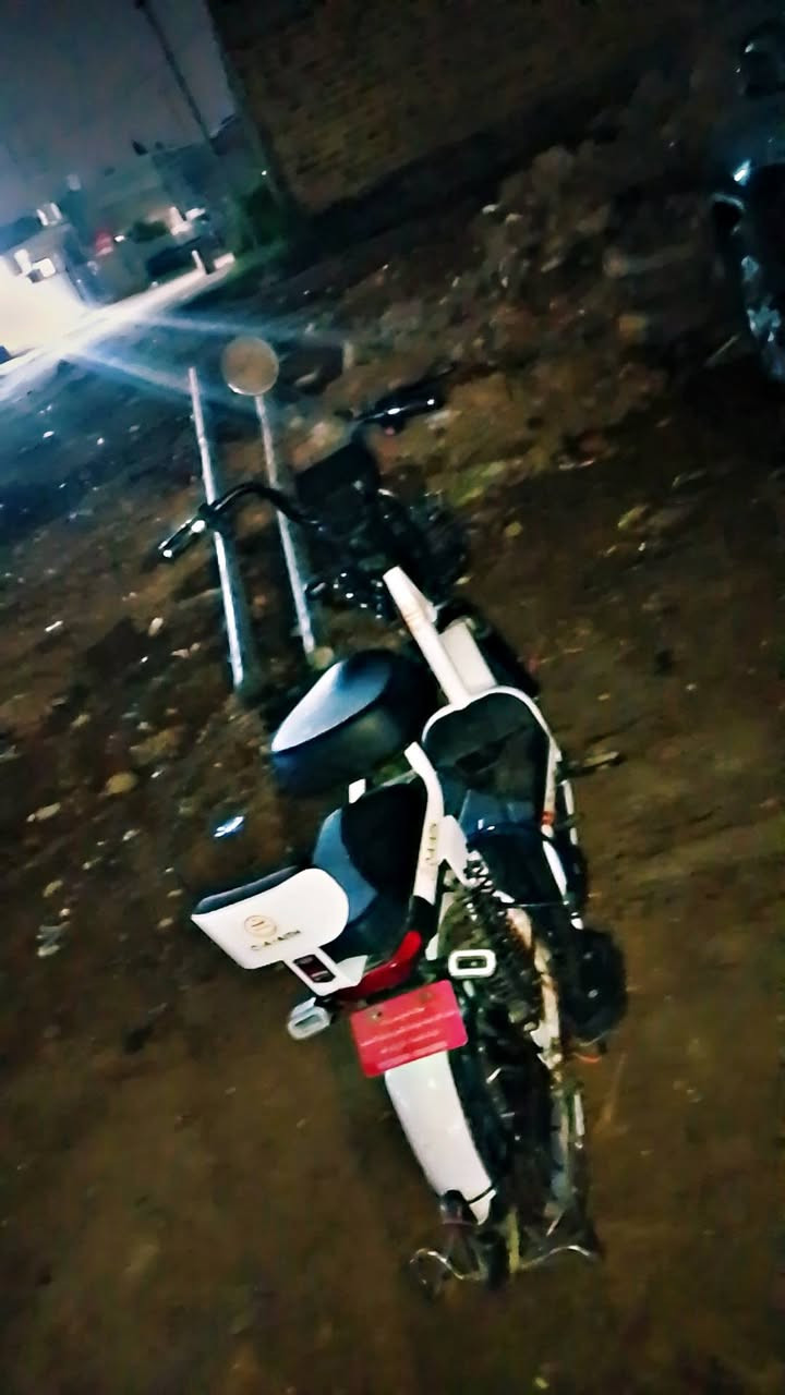 سلام عليكم دراجة شحن للبيع الدراجة تخبل مابيهة نقص بطارية نص عمر دراجة رايدهة ب200 وبيهة مجال مخاذهة 550 *********** رقمي
