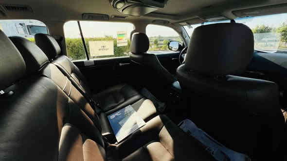 لانكدروز للبيع 2020
مكفولة كفالة عامة فقط بارد موضح بالصورة السونار كامل 
مواصفات بريمية ماشية 106 الف كم
اللون ابيض محرك 6 سلندر 
فتحة بالسقف كشنات جلد كهرباء
المكان بغداد رقم بغداد انكليزي 
للاستفسار *********** غير متواجد على الفيس
