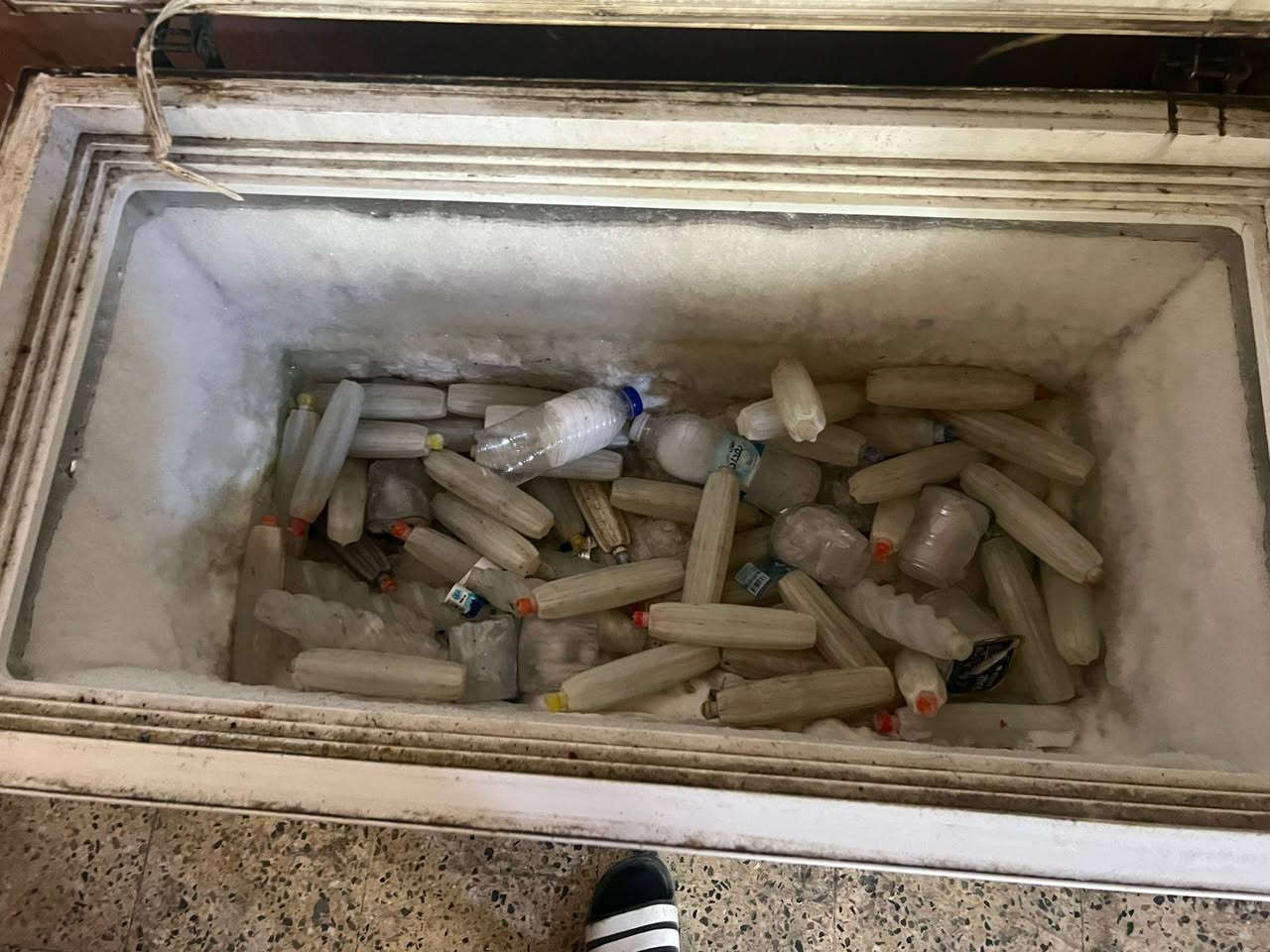 نراكيل خشب طابعات وكاملات شيشه وقمجي وصينيه 60 نركيله  40 نركيله علج ونعناع
7 نراكيل تفاحتين 
5 نراكيل انكليزي
8 بعدهن ممشتغلات 
كلهن شلع ب600 الف 
***********
نراكيل صاج وصفصاف اصليات
