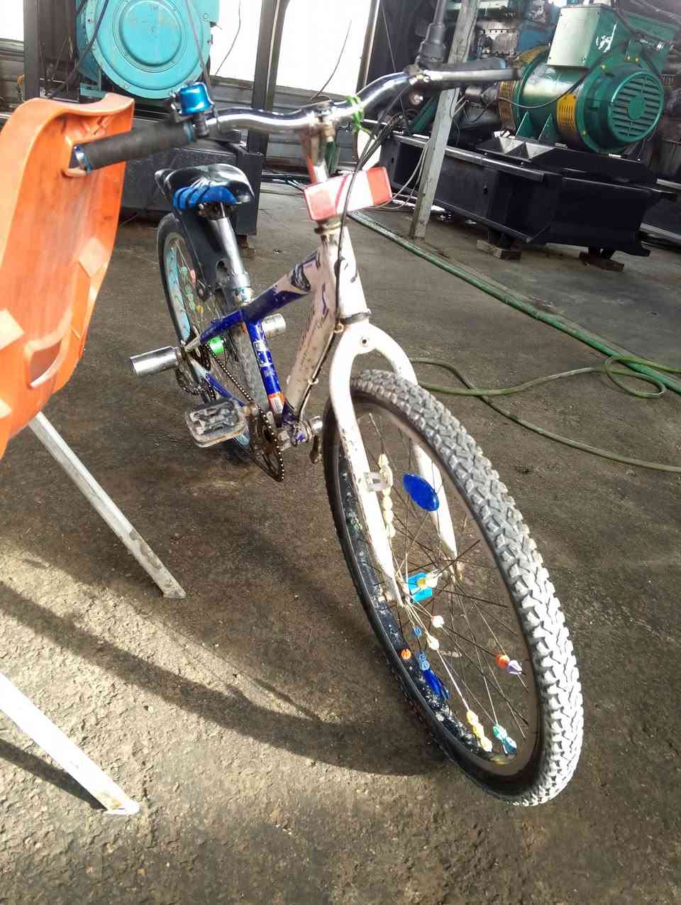 بايسكل حجم 24السعر 45 بي مجال قليل مكان بغداد وره سيطره الشعب القديمه منطقة الإصلاح ***********
