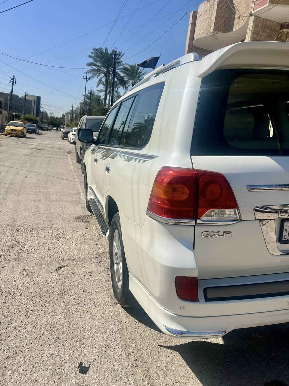 لاندكروز موديل 2014
ماشيه 198 
رقم بغداد ب اسمي السياره 
سنويه منافذه جديده 
كير ومحرك مكفول 
صبغ بيها قطعه وحده وتبديل قطعتين 
السعر  32,000 $ 
***********
