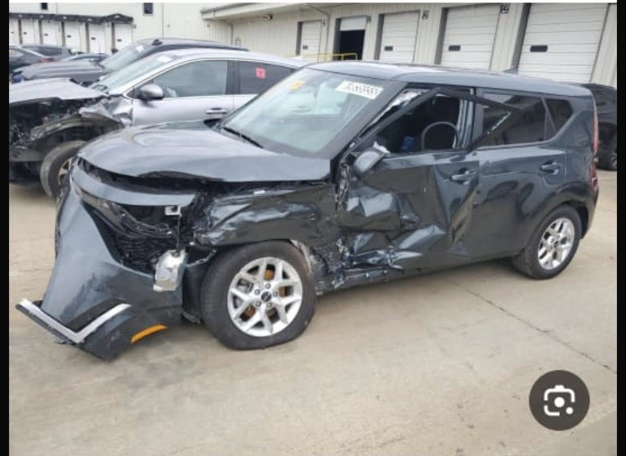 السلام عليكم
كيا صول موديل 2025وارد أمريكي حادثها باب وجاملغ مبدلات بنفس اللون وصبغ نص بنيد بدون ايرباك راجع سستم  بدون شواصي اولغود

ماشية ٢٥ الف مكينة 2000 دوش تحكم استيرن نظام توقف ذاتي حساسات رادارات جانبية نظام يكو شاشة كامرة دواره رقم النكليزي الجديد ابسمي مكاني بغداد الجديده السعر 157 وبيهامجال***********
