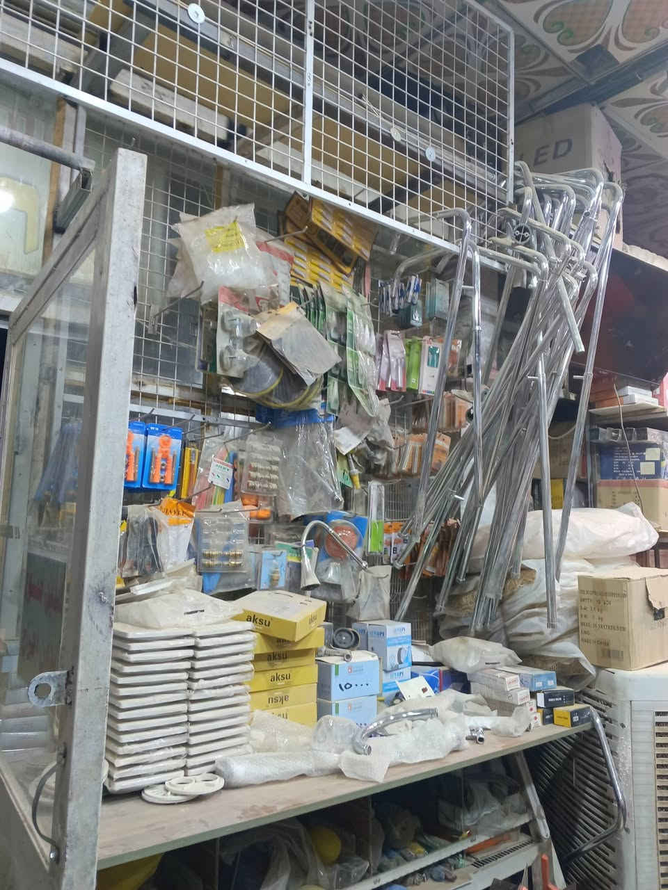 السلام عليكم خوان 
انشائية للبيع خير من الله شغل بيهة شاهد الله يومية تشتغل اب 400الف من غير السجل والدين توصل حوالي 700الف يوميه معاميل بيهة انشائية جبيرة 
للعلم ما عدنه مجال نكعد بيهة عدنه التزام اودوام فمنكدر نكعد بيهة النشائية بيهة غراض ب35مليون 
معروضه اب30وبيهة مجال 
الموقع منطقة الستكشافات حي الزهراء ال150 شارع اسواق السيد قرب اسواق باسم النشائية الميلاد 

رقم الهاتف ***********
