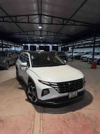 للبيع هونداي توسان لمتد 2022 حادث السياره الصندوك مبدل نفس اللون وبارد...