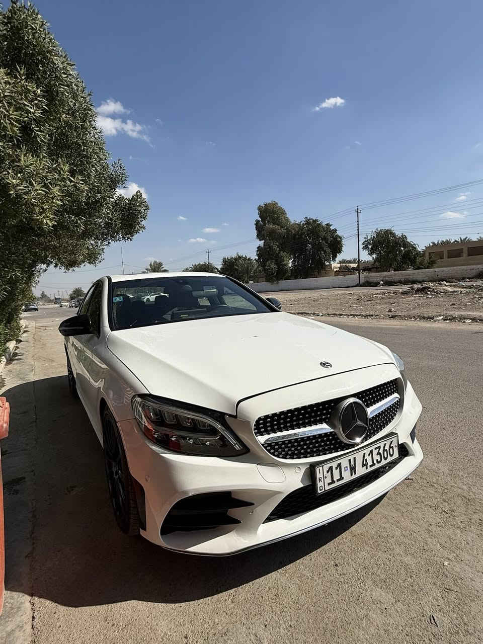 السلام عليكم
مارسدس 
C300
Model. 2018 
فول مواصفات 
فتحه
جلد مواصفات معروفه
(حادثه قطعتين بنيد وجاملغ مبدل نفس لون
بدون ايرباك
سعره ٢٣٥ ورقه سياره جديده
مكانه بغداد
للاستفسار 
*********** واتس
