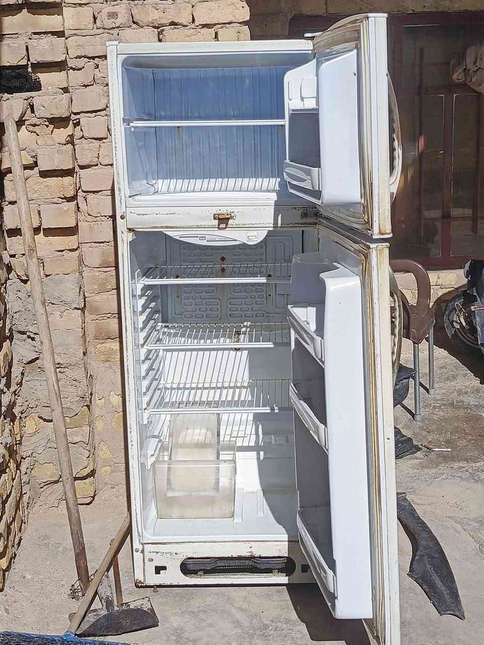 للبيع مرات ما تجمد بس تبرد مرات هيج السعر 100قفل رقمي ***********
