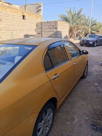 ليفان للبيع موديل 13 بسمي مصفره رقم انكليزي سنويه 2031 السعر 31 و بيها...