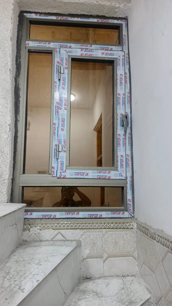 بيت للايجار ٥٠م طابقين  الامين الثانية النواب خلف البراق يحتوي على صاله ومطبخ و٣ غرف وخدمات 3  وصاله ومطبخ الايجار ٤٠٠ الف قفل ***********
