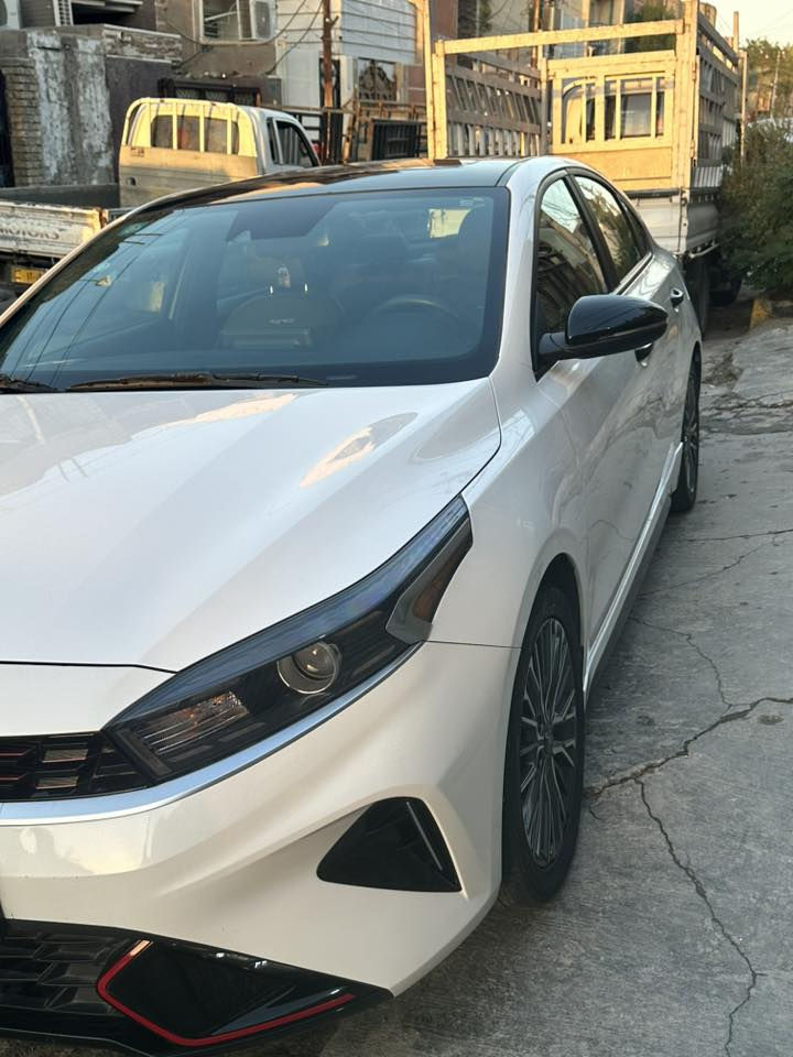 السلام عليكم.                                                       فورتي ٢٤  جتي لين ماشية ١٤ حادث بسيط مكفولة من الصبغ والتكحيل والفتح واليرباك سيارة جديده.                                                                      المواصفات والحادث بالمنشور.                                    هاتف. ***********.                                                          غير متواجد على الفيس
