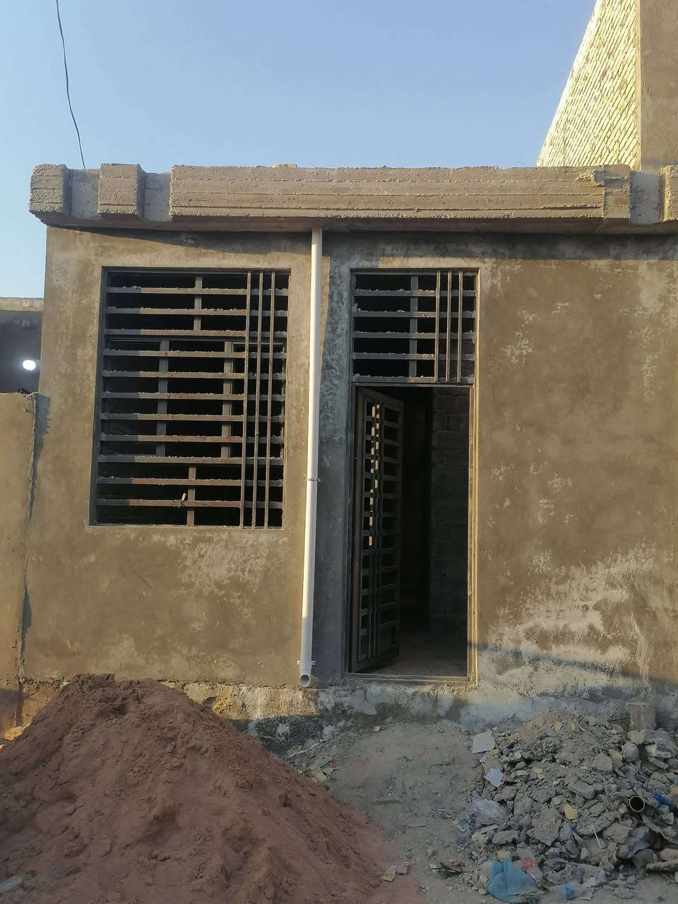 سلام عليكم هيكل للبيع
المساحه 50 متر سعر 15 وبي مجال بصيط 
اتصال ***********
