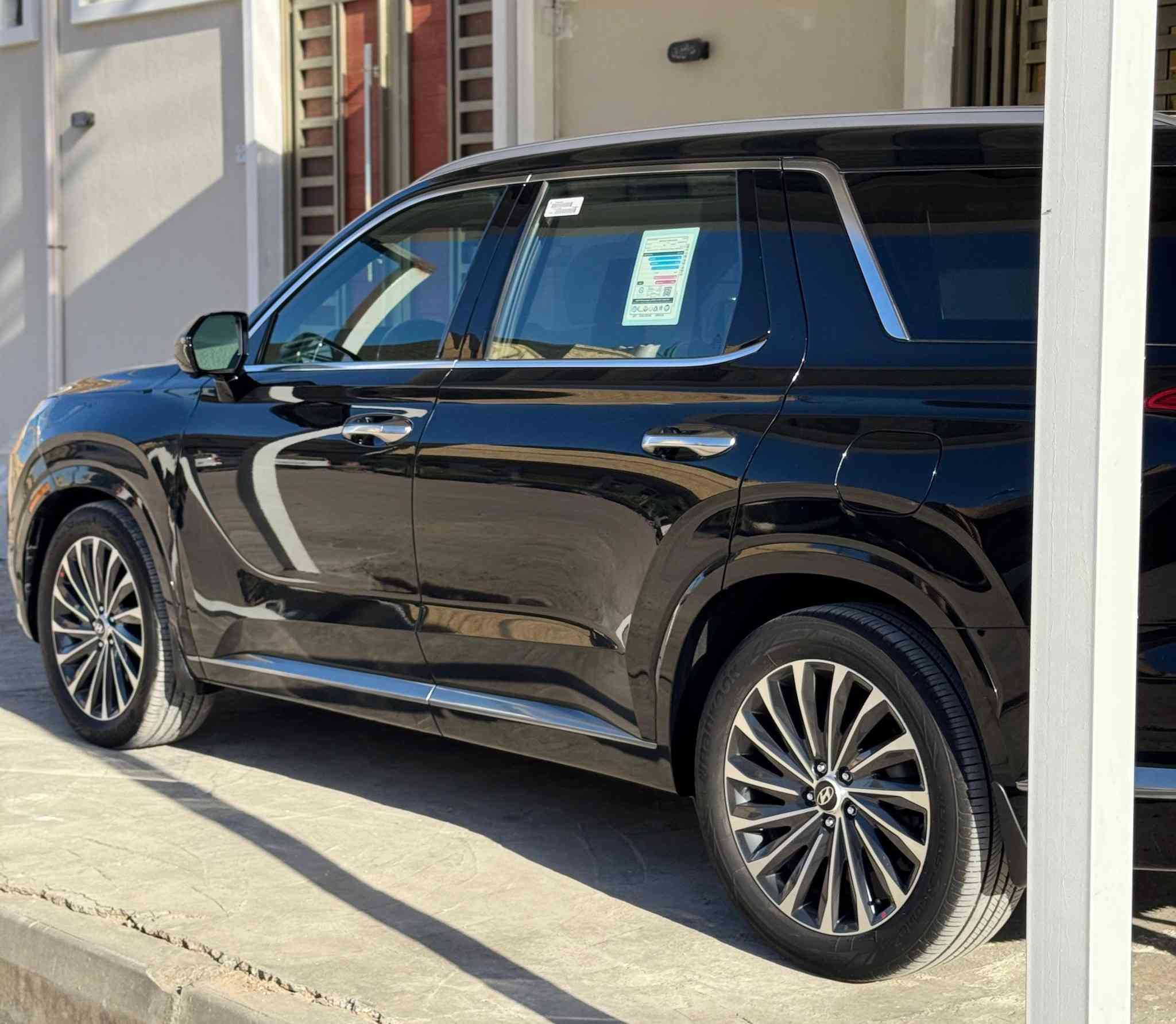 بيع أو مراوس 
‏Hyundai palisade.  2023  calligraphy

الارباك :  ستيرن فقط 

هونداي بلسايد كلكرافي 

الموديل : 2023 

الون : اسود 

العداد :  28000 km قابل للزياده ماشيه. 

 

الضرر … بنيد مبدل + جاملغ جهة السايق بارد وبيها كلير من امريكا جزء من الجنطة فقط بدون تصليح أو معجون ورقم الشاصي موجود بالصور

المواصفات :-

1-شاشة عرض داتشو 

2-المحرك   v6    3.8 

3-بصمة تشغيل + بصمة ابواب 

4-اصطفاف ذاتي(تقديم + ترجيع عن طريق الريمونت)  

5-فتحة سقف عدد 2 سقف +بانوراما

6-سماعات هارمن كاردن عدد ١٦

 7-رادار امامي  + خلفي 

8-حساسات امامي + خلفي 

9-كامرات عدد 5  360 درجة 

10-كشنات امامي خزن ميموري 

11-كشنات كهربائي تدفئة وتبريد🥶

12-انارة داخليه (محيطيه) + انارة دشبول 

13-بردات جانبية

14-تبريد مركزي امامي + خلفي منفصل التحكم

15-تحكم ستيرن + شفتات

16-تدفئة ستيرن 

17-مرايا هيتر + تعتيم 

18-صندوق كهربائي شفط + اربع وضعيات فتح صندوق

19-وضعيات قيادة  (٤)

20-ويل كب حجم  ٢٠ 

21-اوتو هولد + نقطة عمياء 

22-سايد بريك بصمة + مثبت سرعة

23-شحن وايرلس 

24-إشارات بالمرايا  + إشارات جانبيه

25-اوتو هولد 

26-تحديد مسار

27-شاشة ديجتال كبيرة

28-تشغيل عن بعد .

29-تدليك كشن . مساج 

30-دفع امامي 

31-ماسحات اوتو 

وبعد بيها هوووواي مواصفات معروف الكلكرافي الVIP فول 1/1 

سياره بغداد بسمي

السعر   300  $ ورقه 

للاستفسار اكثر  الاتصال

رقم الهاتف: *********** 

عنواني :ناصرية مركز المدينة
