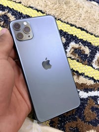 موبايل iPhone 11 للبيع  ￼￼ الذاكرة 256  ￼ البطارية مبدل البطارية 100 ￼...
