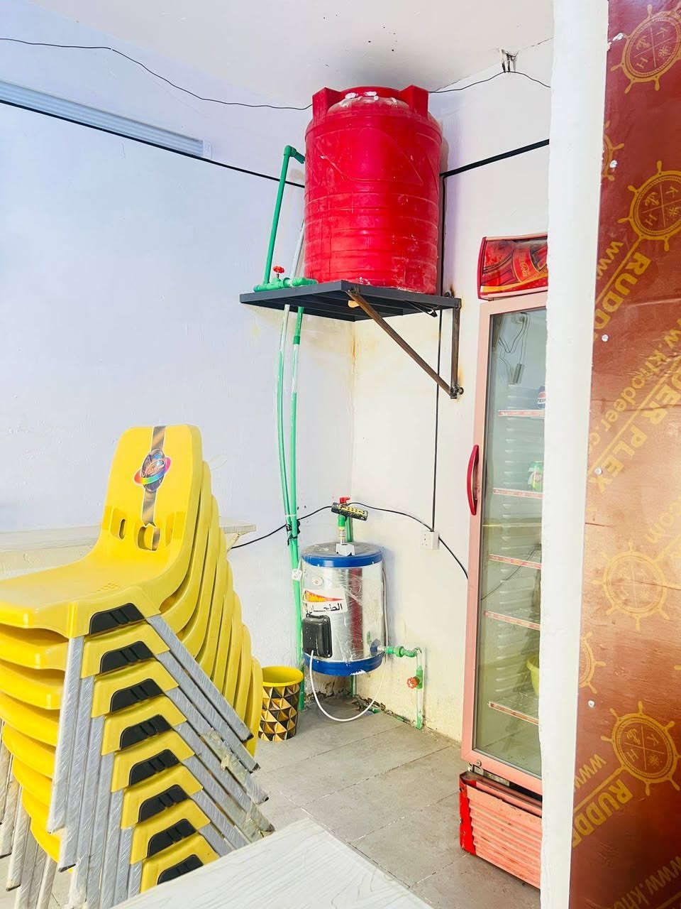 السلام عليكم اخوان عندي غراض كافتريا كاملات للبيع الشراي يجي خاص على واتساب الرقم ***********
