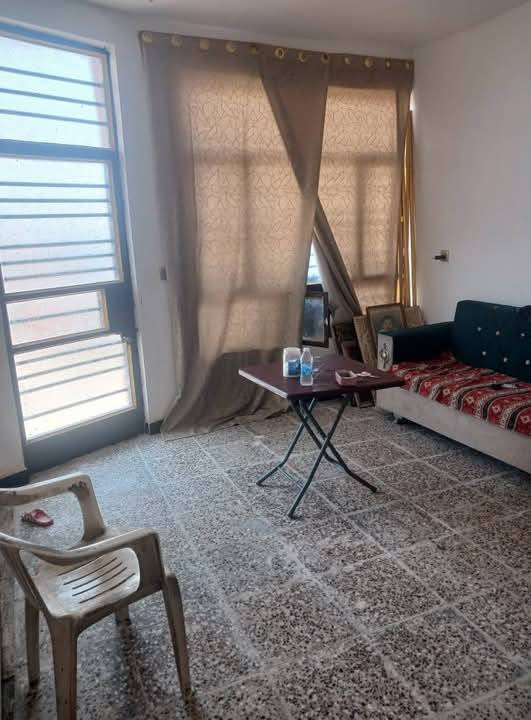 السلام عليكم بيت للايجار في منطقة الدوانم بشارع مجمع زياد السكني يحتوي على صاله ومطبخ وحمام وحولي وغرفه نوم وحده بسعر ٣٥٠ اني صاحب البيت للاستفسار عل الرقم بي واتساب ***********
