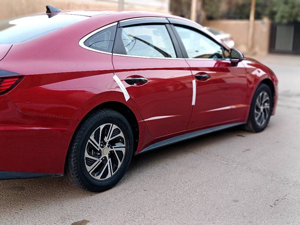 سوناتا 2023 خليجي هايبرد أصل 
 رقم وسنويه وهزه كله جديد بأسمي تريد تحويل تريد وكاله سيارة فول مواصفات واحد على واحد باستثناء البانوراما 
بصمة تشغيل 
بصمة بيبان 
اشاير بالمري 
مري شفط 
تحكمات ستيرن جهتين 
شاشه كبيره 
كامره دواره 
كير دكم 
هاندبريك دكمه 
وبعد بيه هواي مواصفات سياره مصبوغه تغيير لون فقط مكفوله من الضربة القويه تكسي دبي 
السعر 115
 وبيه مجال جدآ بسيط 
 *********** بغداد, العراق
