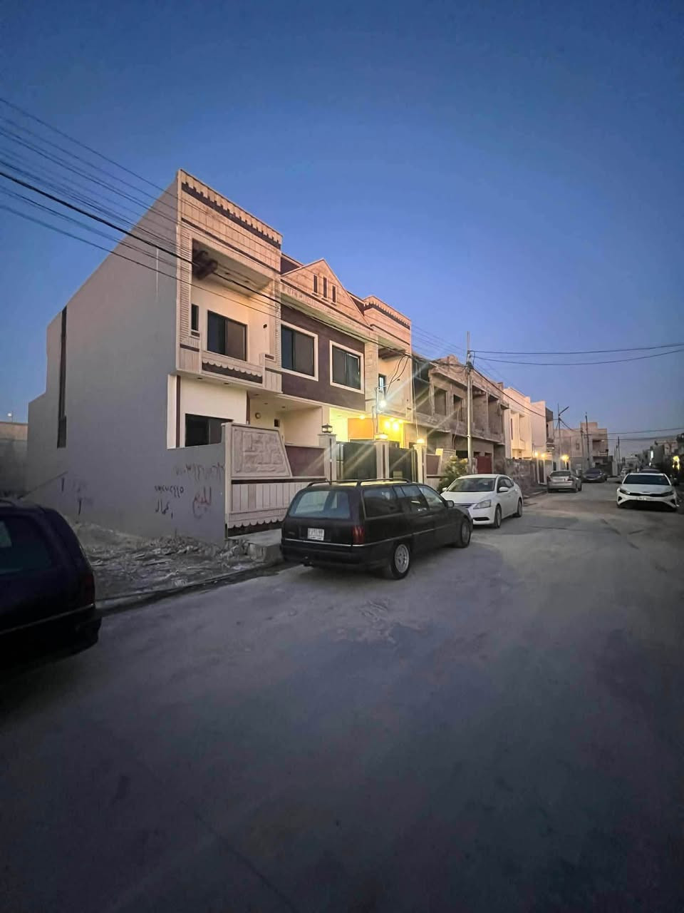 ﷽
للـبـيـع للـبـيـع للـبـيـع
دار سند جمعية الماء
الموقع هيما ستي الثانية
وصل بلديه باسم صاحب العقار
المساحة 120 م واجهة 6 م 
 موقع مميز

ط1/غرفة نوم واستقبال وهول ومطبخ وصحيات ومنور

ط2/غرفتين نوم مع هول وصحيات 
السطح كاشي بناء فول 

نظام دكتات سبالات دش 
خدمات كامله ماء كهرب تبليط 
اتجاه الدار شروق 

للاستفسار الاتصال ع الرقم ***********
واتس اب
