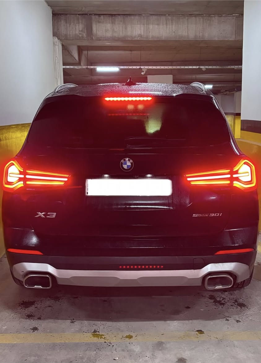 السلام عليكم 
Bmw x3 2022
لون اسود
محرك 2.0 توين توربو 
كشن هيتر 
تبريد خلفي 
بانوراما مظلل
مرايات كهربائية 
رادار تحديد مسار 
مثبت سرعة 
تسع سماعات
صندوق كهربائي 
كشنات كهربائية 
Sdrive 
وضعيات comfort, sport, eco pro 
حادثها نص جاملغ خلفي 
صيانة شركة 
فتحات Usb-C 
جامات اوتوماتيك
لايتات ليد 
adaptive Led 
رادار قيادة ذاتية
وارد امريكي 
تحكمات صوتية 
شفتات ستيرن
اوتو-عادي ست نمرات 
Auto Hold 
start-stop system
تحكمات ماوس 
apple carplay 
android 
bluetooth
internet
ماشي 70,000 كم
رادار امامي خلفي وجانبيه 
سيارة مالبيت 
تاير درع
سعر على الخاص


**إذا كنت صاحب هذا الإعلان وتريد حذفه لأي سبب، رجاءا أرسل رسالة إلى الدعم الفني**