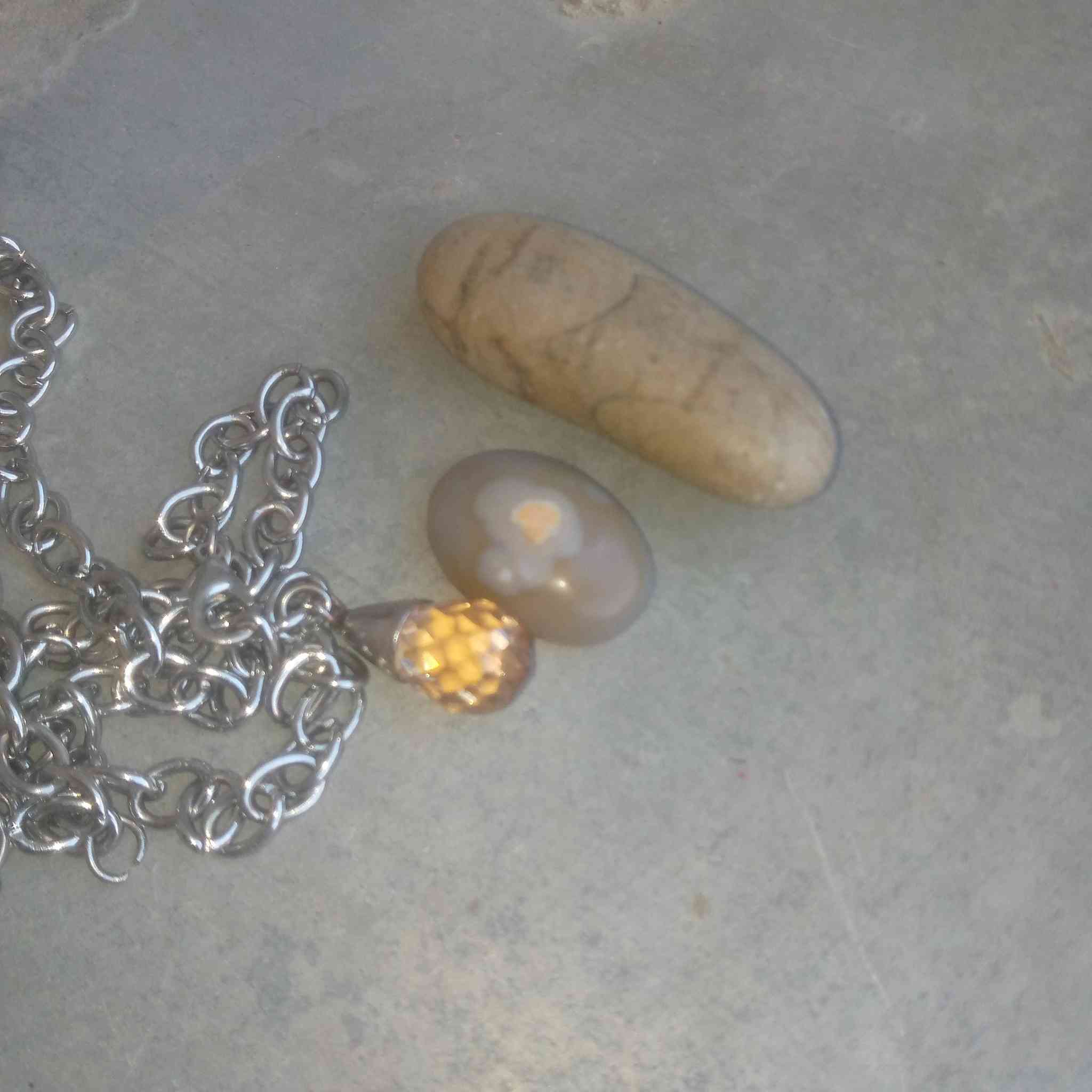 سلام عليكم حجر التوباز الاصلي. معه قطعه سليمانيه معه قطعه صلطانيه. للبيع. مكاني شعب الزنجيل حديد مو فضه لتوضيح


**إذا كنت صاحب هذا الإعلان وتريد حذفه لأي سبب، رجاءا أرسل رسالة إلى الدعم الفني**