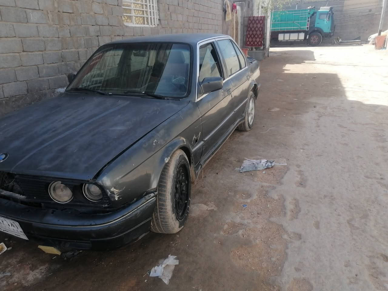 السلام عليكم بي ام زعره مكانها نجف محرك بطه على عازلها سياره حلوه سياره نظيفه حلوهر***********
