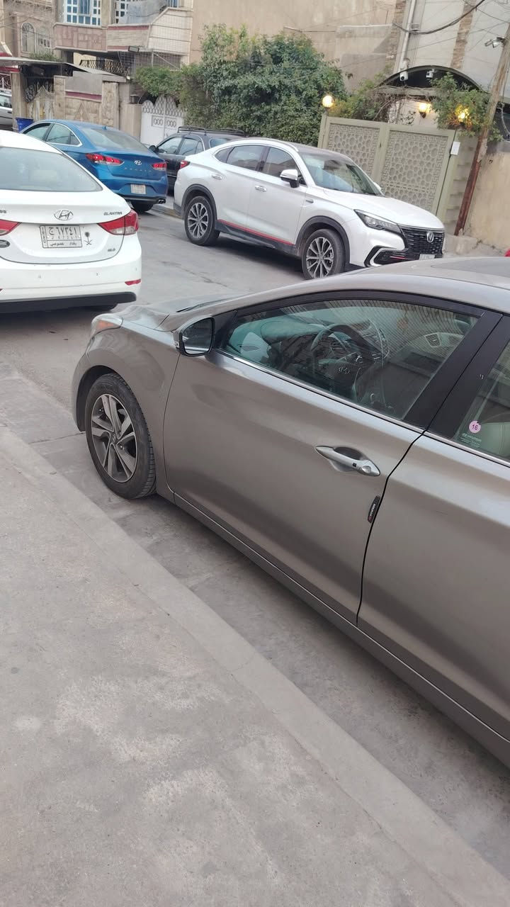 السلام عليكم النترا واردللبيع فقط ٢٠١٦ حادثها جاملغ خلفي بدون ايرباك فول مواصفات سلايت بصمه اشايرمري تحكمات كشنات تدفئه السيارة مابيها اي نقص السعر  120 ورقة / ***********
