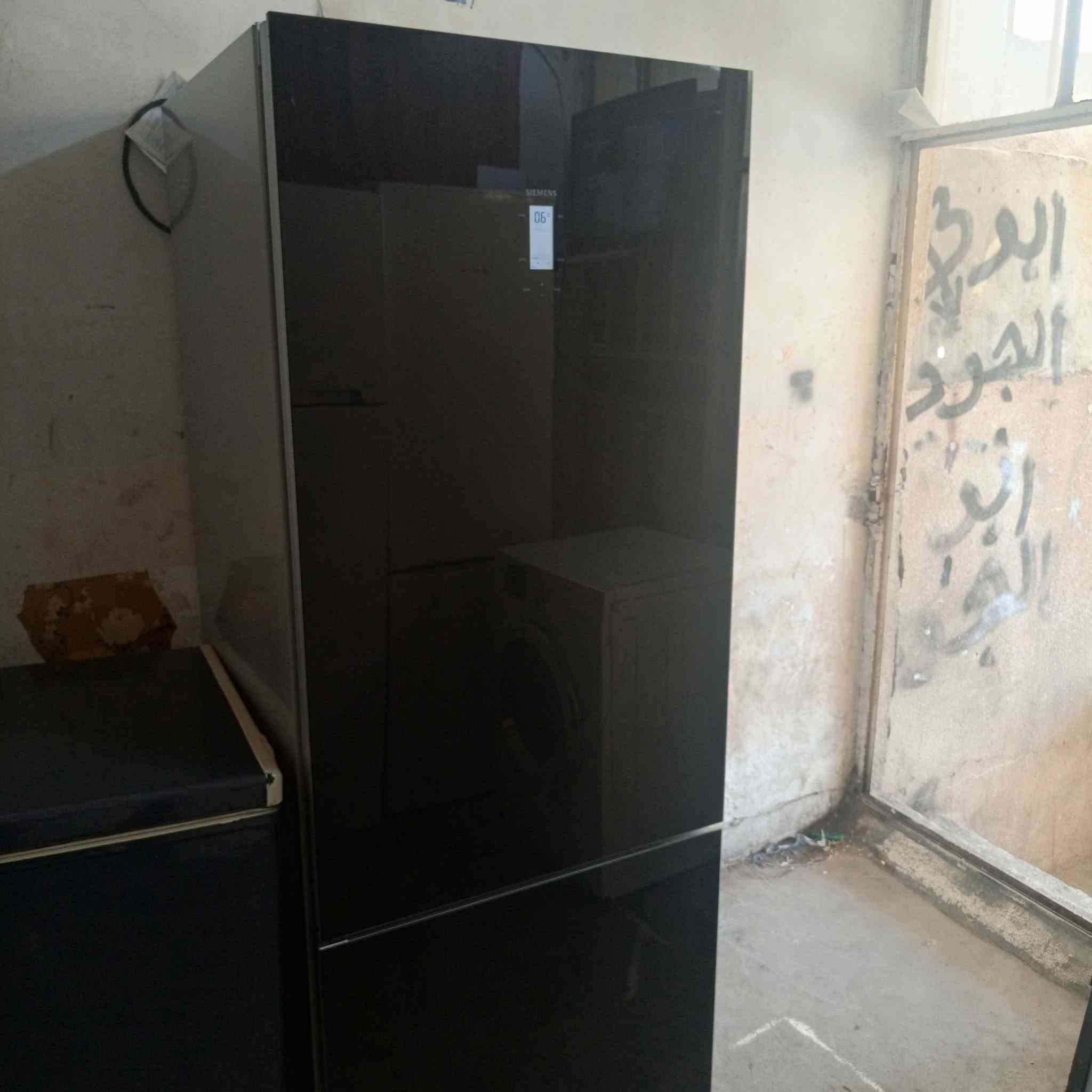 السلام عليكم ثلاجه حجم 24 فول نضافه العنوان شهيدان زركته قرب جامع مفتي رقم الهاتف ***********
