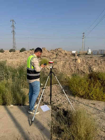 🌍 خطوة نوعية في عالم المساحة داخل العراق

في إنجاز يُضاف إلى سلسلة أعمالنا الميدانية،
تم تنفيذ مشروع تثبيت نقاط Static عالية الدقة في جميع محافظات العراق 🇮🇶،
بالتعاون مع الوكيل الحصري لجهاز Alpha Geo، وباستخدام تقنيات Differential GPS الحديثة.

🔸 تم تنفيذ العمل وفق أعلى معايير الدقة الجيوديسية،
لتكون هذه النقاط مرجعاً ثابتاً ومعتمداً لجميع الأعمال المساحية المستقبلية،
سواء في مشاريع الطرق والبنى التحتية، أو أعمال الرفع الطوبوغرافي، أو الدراسات الهندسية المتقدمة.

📐 هذا الإنجاز يسهم في تأسيس شبكة مرجعية تغطي العراق بالكامل،
وتخدم الشركات والمكاتب الهندسية بتوفير نقاط جاهزة دقيقة للإسناد والربط.

📞 مكتب AK الهندسي
جاهزون لتنفيذ كافة الأعمال المساحية داخل بغداد وجميع المحافظات
باستخدام أحدث أجهزة GPS وTotal Station
ودقة نضمنها لكم في كل نقطة 📍
للاتصال متوفر واتساب :- 
***********
***********
