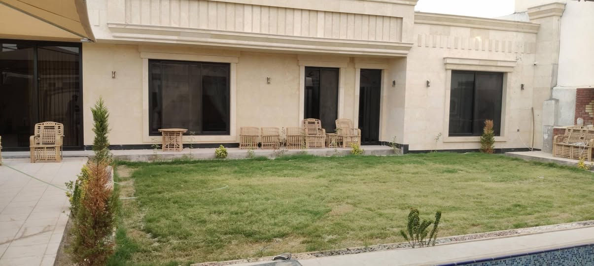 مزرعة للبيع مساحته 500 متر  وترهم للايجار المكان الدوانم قرب شرطه الخامسه تحتوي على مسبح و باربكيو  وطاقه شمسيه 20 امبير وباقي التفاصيل خاص ***********
