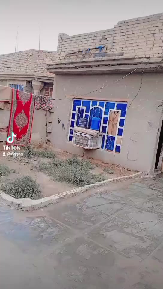 سلام عليكم بيت اللبيع العنوان جاي من مطعم الجواد مقابيل مدرست الحرمين بيت ركن مساحه 200متر ستقبال 7في 4 مطبخ داخلي6في4صاله 5في 5وغرفت نوم 4في 4
ليريد يتواصل هاذ الرقم ***********
