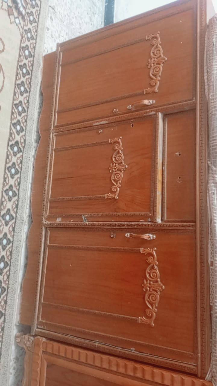 سلام عليكم عندي غراض نضيفه جداً والكاونتر جديد للبيع 
كاونتر 250وبي مجال ال بوفيه 225وبيهه مجال ثلاجه 200 والمجمده 100بس مخلصه غاز مخلصه غاز الي يريد هاذه رقم واني اجاوبك مكاني مدينه الصدر بغداد الثلاجه نضيفه كلش ‏‪***********‬‏
