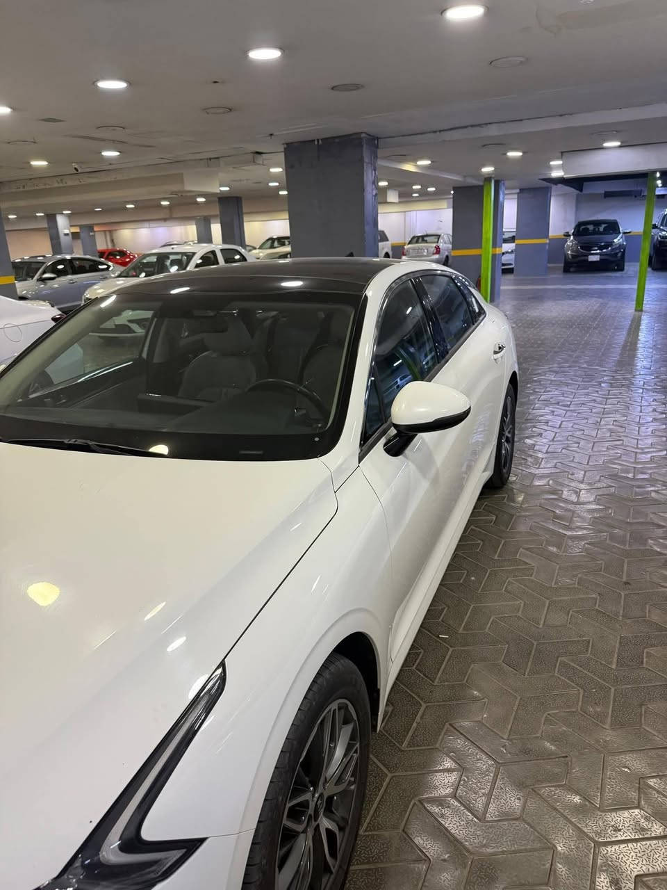 رقم اربيل الجديد
السلام عليكم للبيع 
كيا K5 2021 خليجي
فول مواصفات
بانوراما 
بصمة 
رادار
كشنات جلد
حساسات امامي خلفي
محرك 2000 دوش
وبعد المواصفات المعروفة 
بيهه بارد بقبق الصندوق رصعه صغيره وبارد بالجاملغ الخلفي كد شبر وطخه بخشم البنيد موضحه بالصور والسيارة نظيفة وحلوة 
ماشية 102 الف كم 
السعر 182  وبيهه مجال للشراي 
العنوان بغداد زيونة
***********
