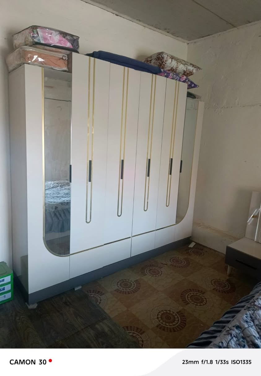 غرفه تركي للبيع مابيه شي نضيفه كلش وحلوه مستعجل عليه شراي تعال لو شراي لا تجي مكاني دوانيه لإسكان وهذا رقمي***********
