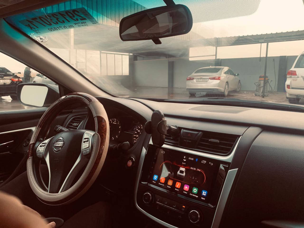 السلام عليكم ورحمة الله وبركاته نيسان التيما موديل 17رقم أربيل ضرر ٣قطع بدون دواخل كير ومحرك شرط صدر جديد كهربائيات كله شغاله شرط تحويل والوكاله السعر 115وبيه مجال تصال عل رقم *********** او خاص
