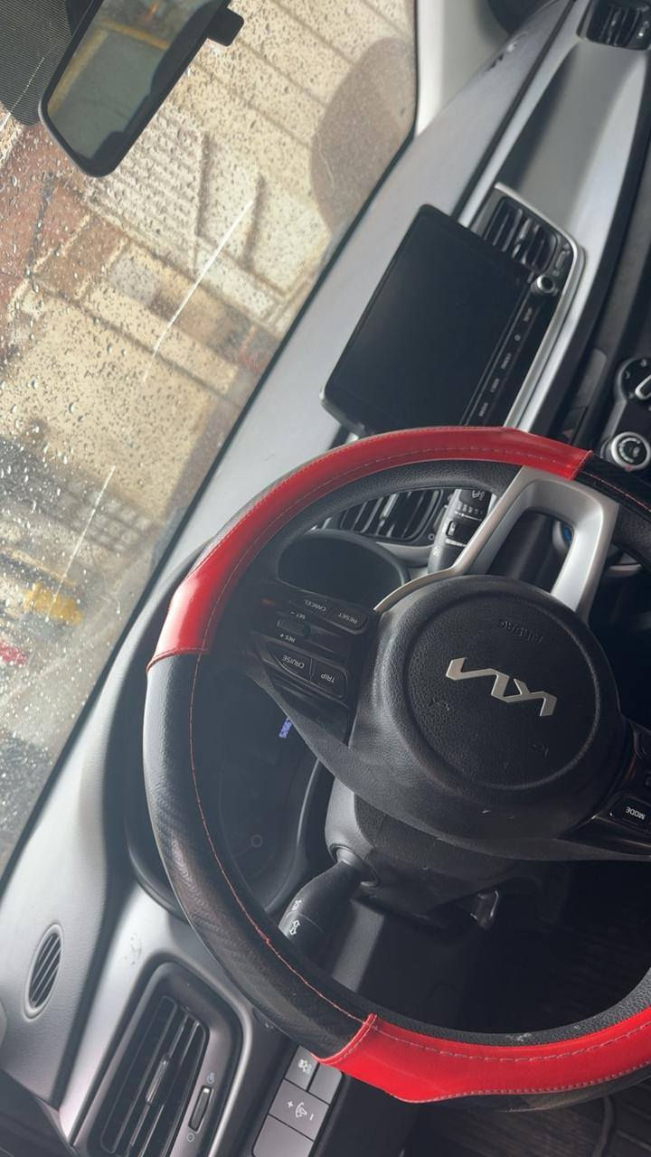 السلام عليكم كيا ريو موديل 23رقم بغداد لون اسود مثل ما موضح بلصوره مكاني الشعب للاستفسار ***********
