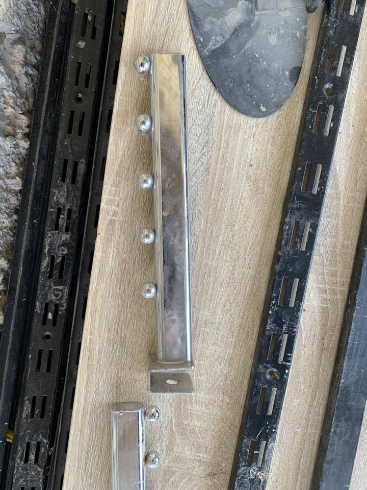 رفوف للبيع السعر خاص
***********
