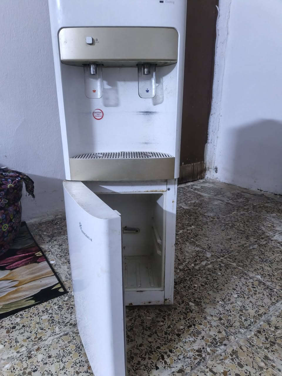 مستعجل عليهن بسبب تغير المكان 
ثلاجه لبناني كونكورد باب الأول 
طباخ تركي أربع عيون اقتصادي بصرف غاز
براد ماءً توسوت باب الأول 
الله يشهد كلهن شغالات وماداخلات تصليح تعال افحص وشوف
***********
