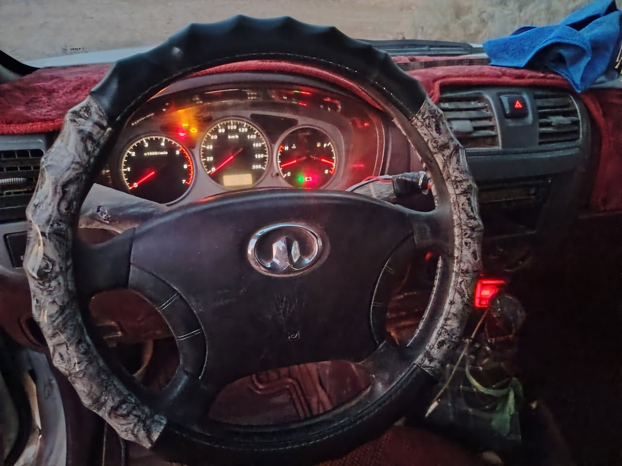 سلام عليكم كريت ويل للبيع موديل 2013 رقم قادسيه سنوية مجدده ل ٣٠ مكفوله كفالة من ظربه وتبديل كير محرك حداديه تخم تاير تبريد تدفأ كهربائيّات كله شغاله سعره 65 اوبيه مجال رقم الموبايل ***********
