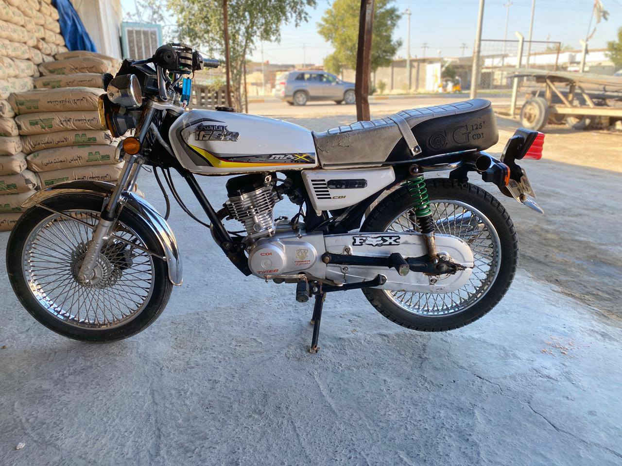 السلام عليكم
دراجه محرك مفتوحه موديل 22
مكاني الشوملي 
السعر 525 وبيها مجال 
***********
