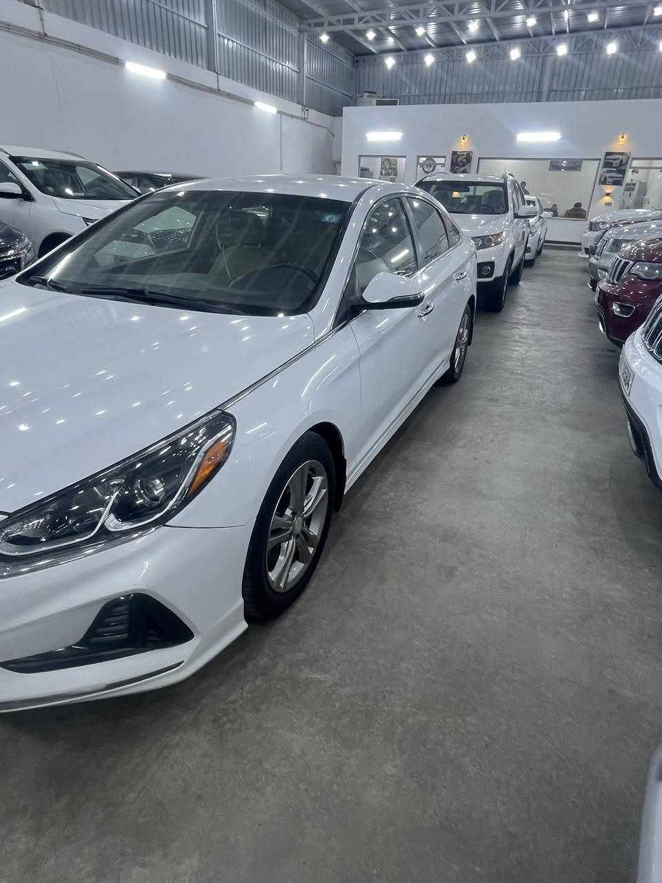 السلام عليكم سوناتا موديل 19 وارد أمريكي حادثها دعاميه خلفيه مكفوله من صبغ وتبديل بصمه كشنات كهربأ داخل بيجي السعر 155 للاستفسار *********** السياره ماشيه 55ميل
