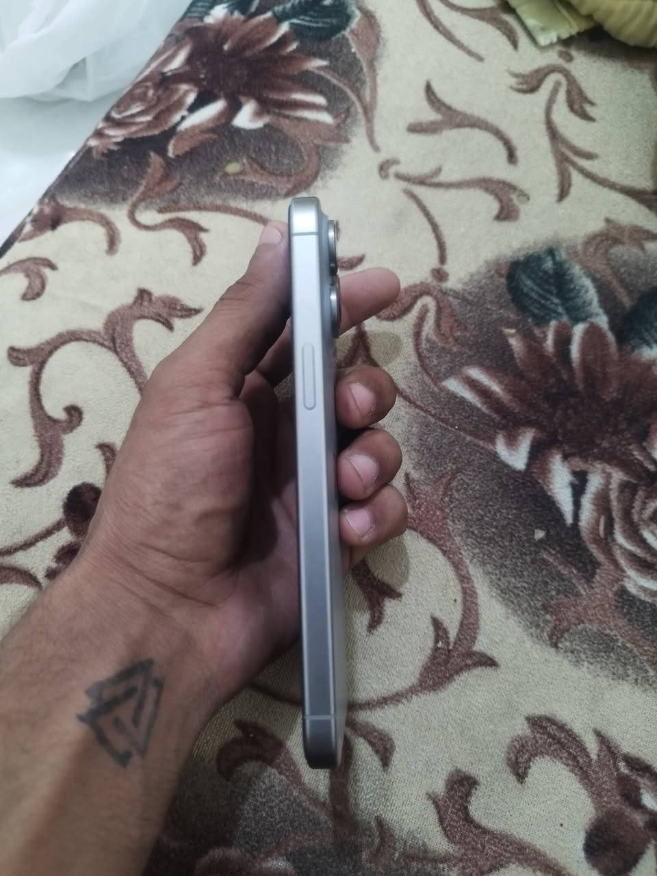 من رخصة الادمن
جهاز 15 بروك ماكس شرق اوسط نضافه 100 بطاريته 98 
سعر 1150 بي مجال قليل او مراوس 16 برو ماكس الموشراي لايتعبني ***********
