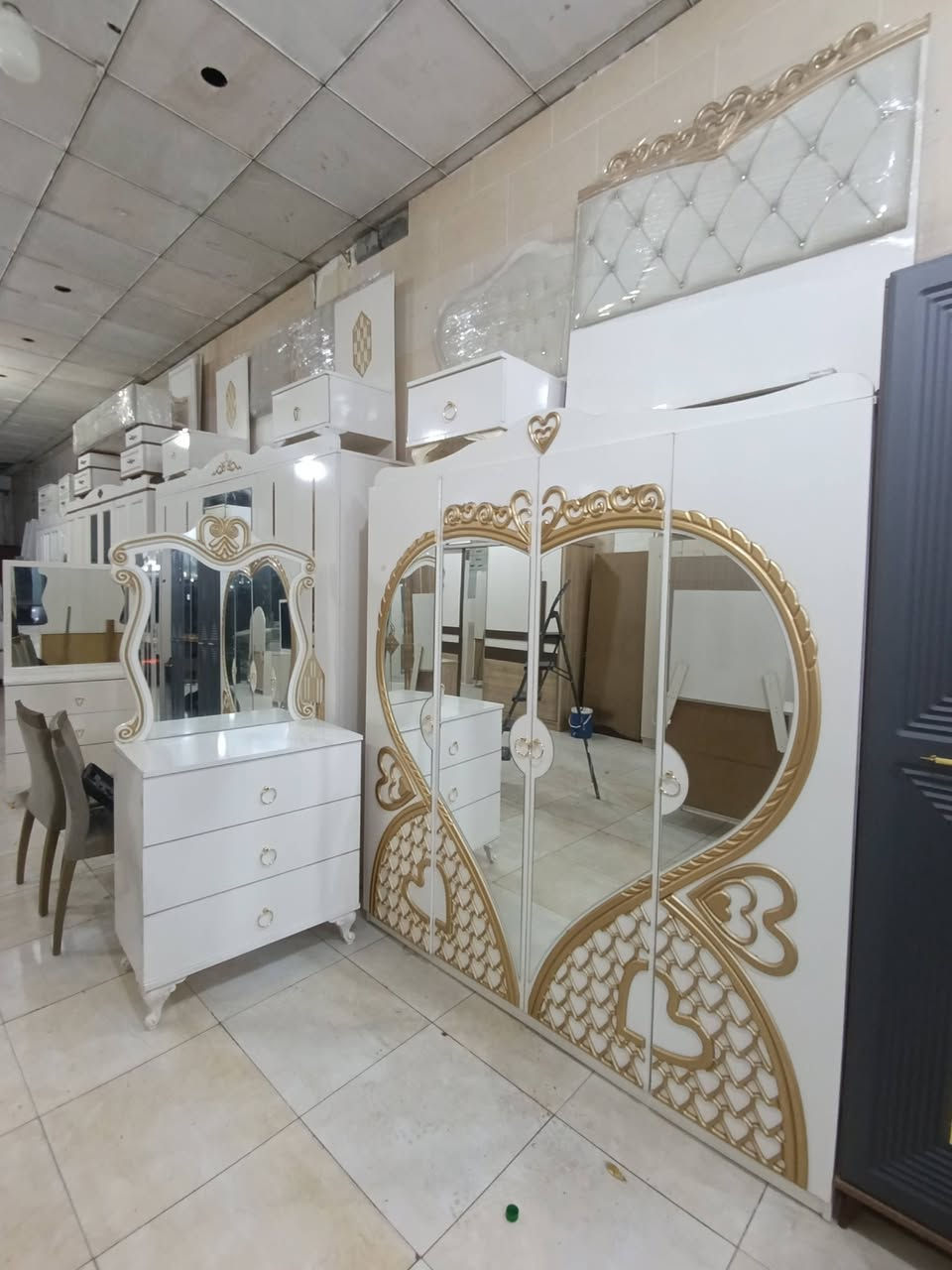 غرفه نوم تركي 5قطع نظافه فلل 
***********النقل و الشد داخل أربيل مجاني 
النقل و الشد موصل و كركوك 70الف
