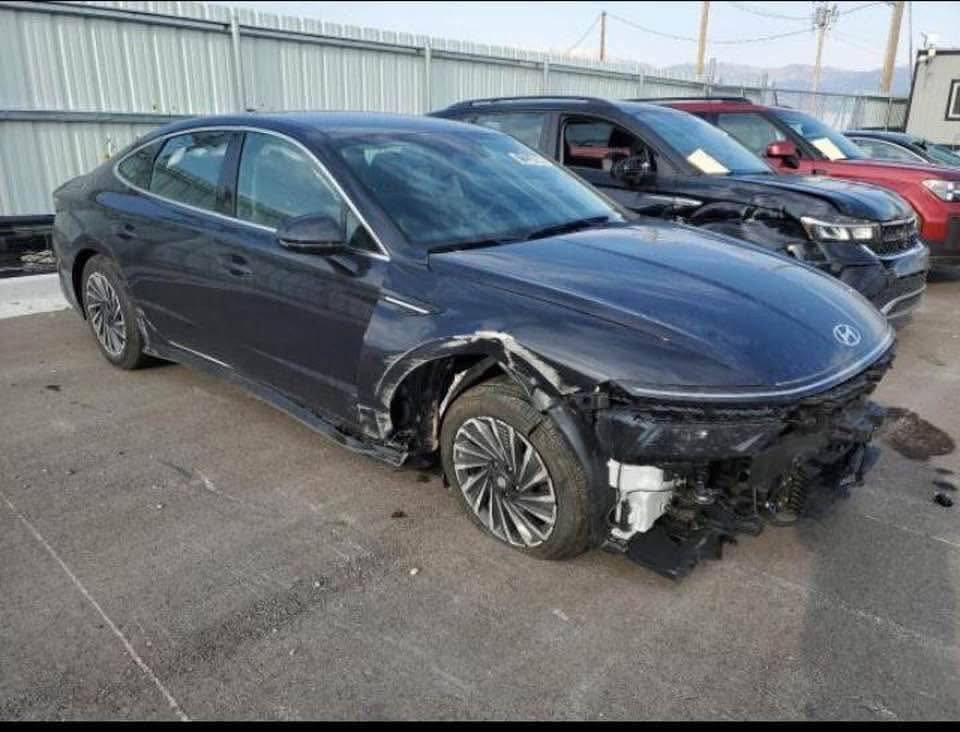 السلام عليكم ...
هيونداي سوناتا هايبرد 2024 للبيع.رقم بغداد

ماشية 30 الف كيلو متر 

مواصفات السيارة

رادار امامي

رادار خلفي 

تحديد مسار 

نقط عمياء 

شحن واير لس

نظام تتبع 

قيادة ذاتية

نظام تراكشن

تبريد لمس منفصل السائق عن

 العبري

 كشنات كهرباء

جنطة ذكية

نظام بلولنك اللي يفتح بالتطبيق على الموبايل

تدفئة كشن السايق و العبري 

قطعتين تبريد

السيارة جديدة كلش وحادثها موضح ب الصور كلش خفيف جاملغ واصلح نفسة بدون فتح

 

رقم بغداد

للأستفسار أكثر:  ***********

صور الحادث مرفقات 

سياره جديدة بالعافية الي ياخذها
