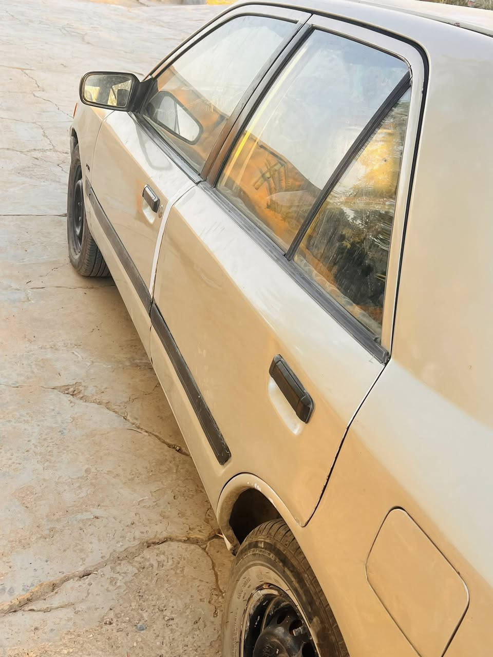 اسلام وعليكم للبيع مازده 323 كير عادي محرك بصندوك تخم تاير جديد مشروع وطني سنويه 2027السعر 38 وبيه مجال للستفسار الاتصال ***********
