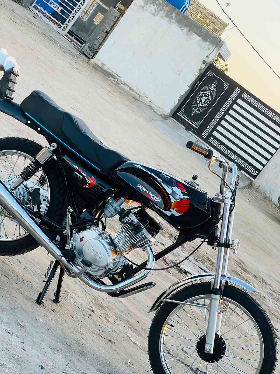 سلام عليكم دراجه شاصي ارشه 15 اوراق شرط الترقيم مابيه برغي تجاري توه معمره بعده علا السحك سعره 975 وبيه مجال مو شراي لا تعبني  *********** وتساب
