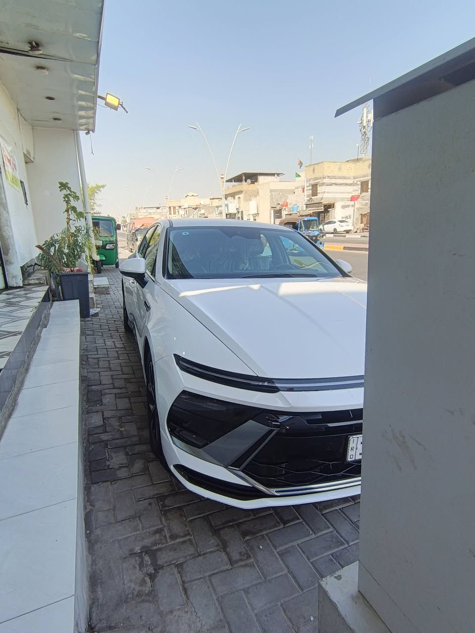 السلام عليكم سوناتا وارد امريكي موديل 25 بيها بس مدكر بارد نفسيته بلاد بدون اي تبديل حره فول فول مواصفات ما عدا تنتة ماشيه 24 سياره حيل جديده سعرها ١٩٥ وبيهة مجل قليل *********** مكاني ابصرة
