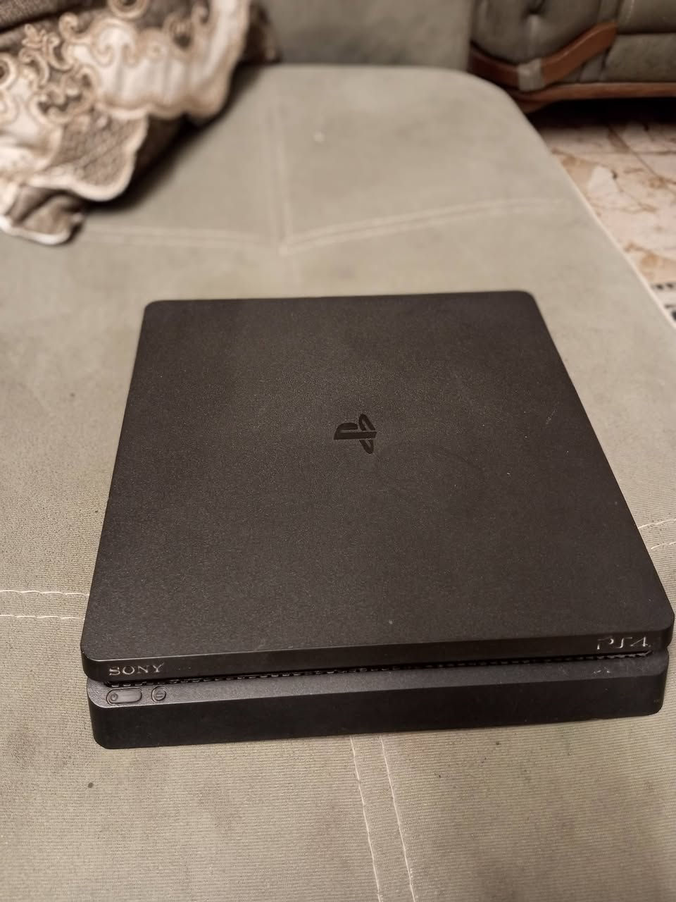 العنوان: للبيع بلاي ستيشن 4 سليم (PS4 Slim) نظيف جداً
التفاصيل:
​المساحة: 500gb
​الملحقات: يدات عدد 2 وحدة (أصلية) وحدة تجارية + كافة الوايرات (HDMI والباور).
​النظافة: الجهاز بحالة ممتازة، شغال 100%، وما مفتوح للصيانة أبداً.
​الألعاب: يجي وية الحساب هدية 
​السعر: [250]
المكان: [بغداد البنوك].
للتواصل: [خاص].


**إذا كنت صاحب هذا الإعلان وتريد حذفه لأي سبب، رجاءا أرسل رسالة إلى الدعم الفني**