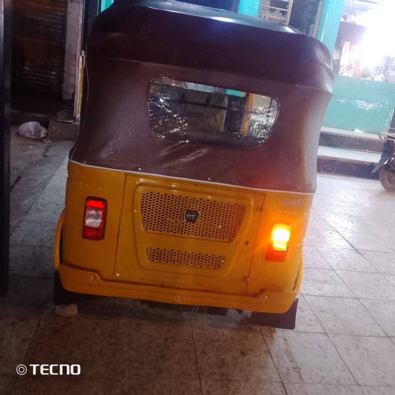 أسلام عليكم تكتك 21رقم وسنوية تكتك خير من لله أمنيدك الشارع ما ذب عليهة ربع معروضة 6500وبيهة مجال حگ لجية مكانهة بغداد فلكت حي لنصر
رقم ***********
