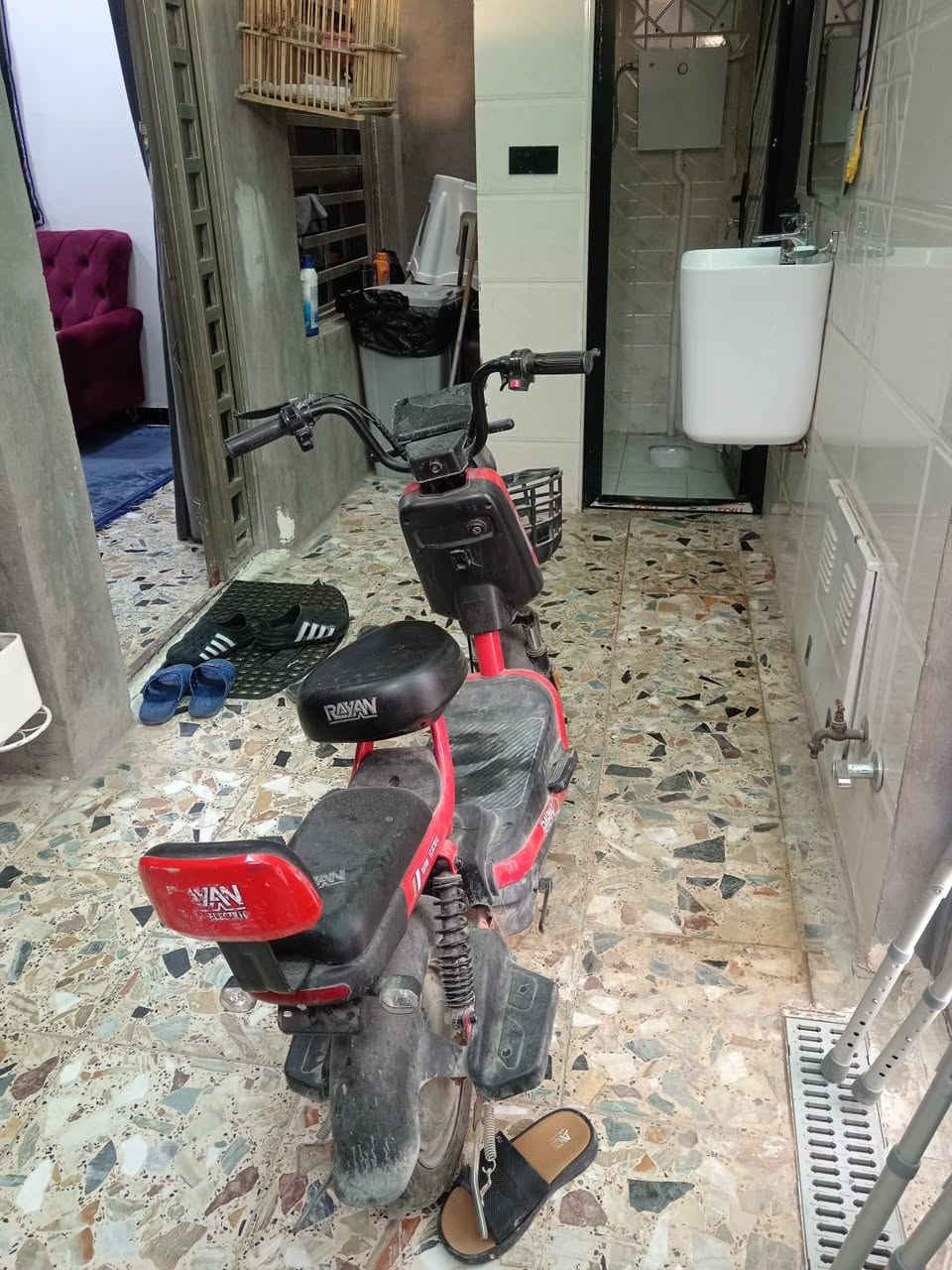 دراجه شحن للبيع
دراجه نضيفه الله شاهد حته ما غاسله بترابه 

الدراجه من شركت الريان 

250 وبيه مجال للشراي مدينه الصدر قطاع 38
الرقم ***********
متواجد واتساب
