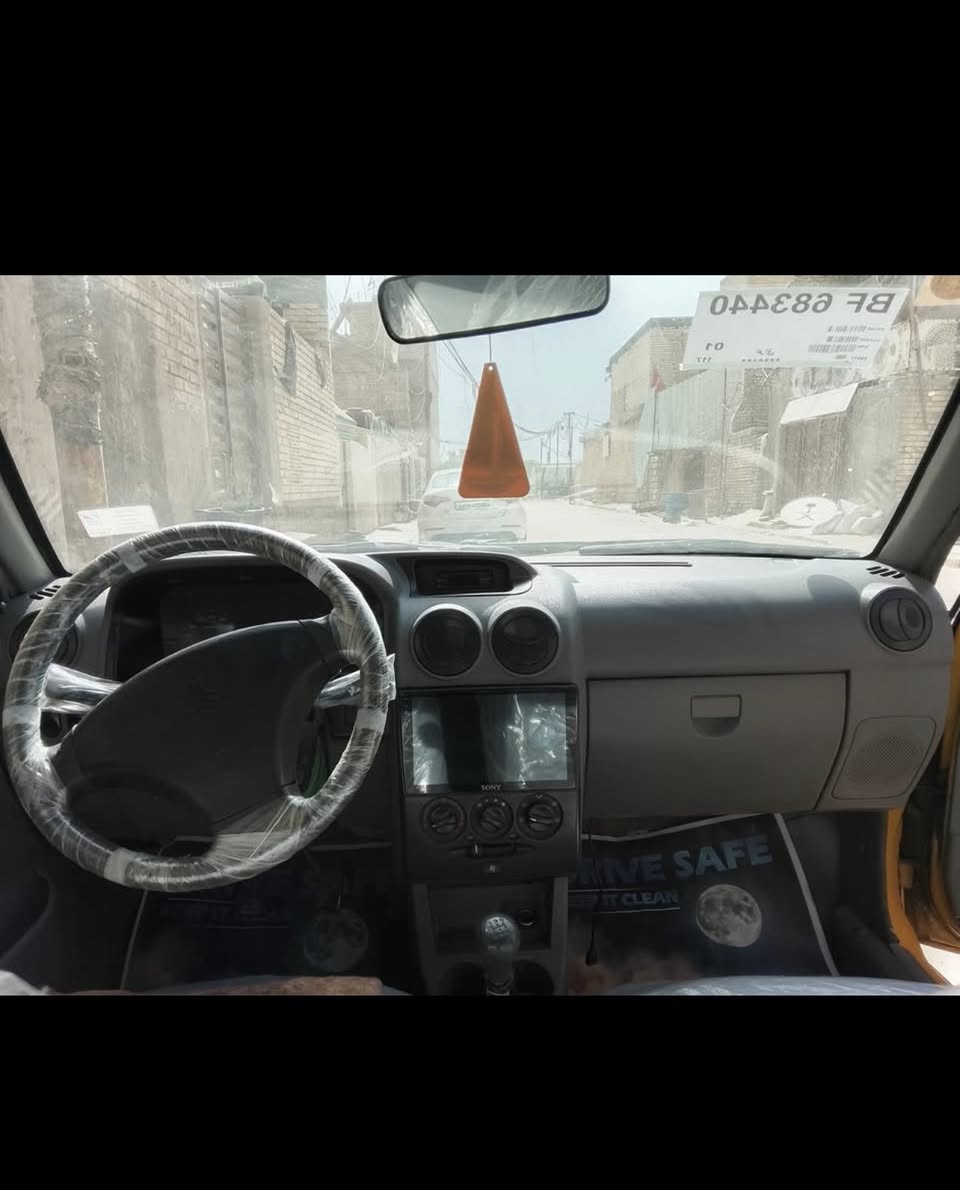 سلام عليكم سايبه موديل 13 مكاني شعله سياره كامله من كلشي كير مكينه مكفولات باسمي سياره حداديه زينه تيرات زينات دوشمه كشره  رقم انكليزي مصفره هيئة وغرامات مرتب يخبل دواخلها شواصي مابيهن شي بيه شاشه وكامره تبريد شغال  تجي تشوفه ترايك وين مايعجبك *********** السعر 36 بيه مجال قليل
